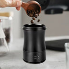 Espresso dosing cup weighing coffee grounds in real time on a countertop