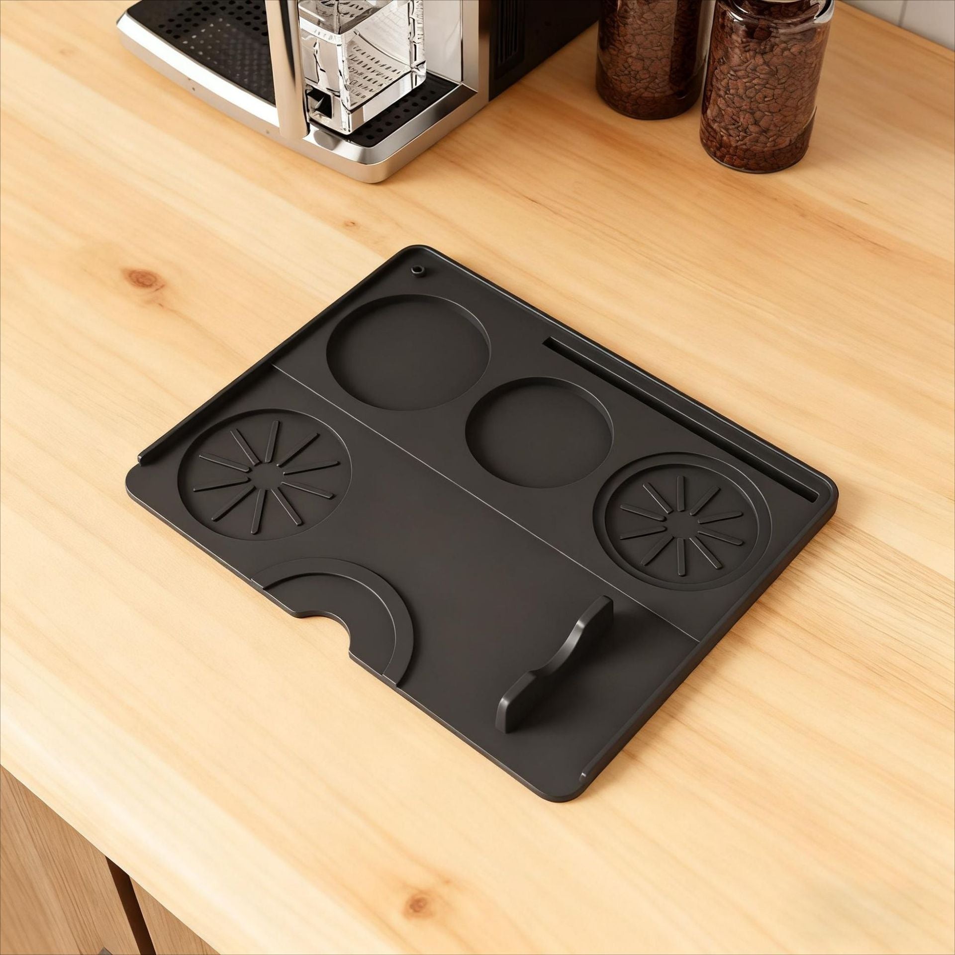 Compact 20x25cm powder pad for catching espresso grinds, wipe-clean silicone